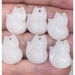 6x White 18mm Opaque Glass Fox Beads